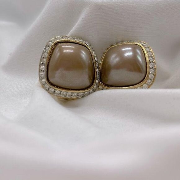 Joan Collins clip earrings champagne faux  pearl & crystal - Picture 5 of 5